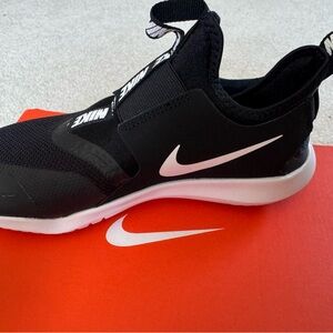 Nike Flex Runner Sneakers-NEW 4Y